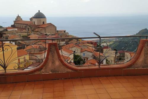 Ali House | Cozy Casa La Terrazza Sul Mare: Pet & Child Friendly Retreat