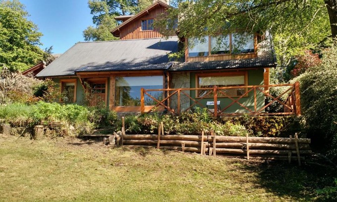 San Martin de los Andes House | Casa La Veleta: Family-Friendly Stay with Pool & Hot Tub