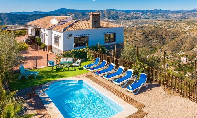 Canillas de Aceituno Villa | Discover Casa La Vina De La Tireta: 10/10 Poolside Escape