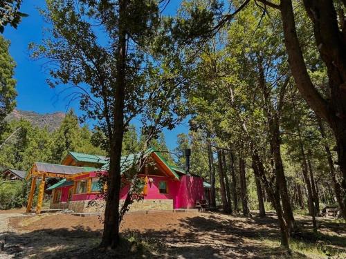 Villa Arelauquen House | Pet-Friendly Retreat at Casa Lago Gutiérrez Awaits You
