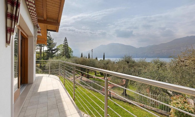 Magugnago Apartment | Relax at Casa-Lago Suite 51: Pet-Friendly & Pool Access