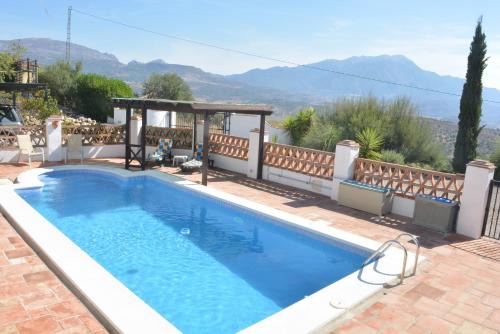 Vinuela House | Relax at Casa Lake Viñuela: 4-Star Oceanfront Retreat