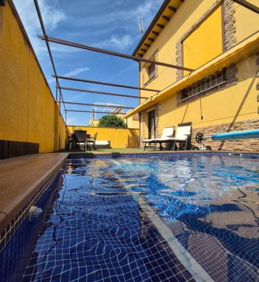 Fuentiduena de Tajo Villa | Oceanfront CASA LAS 7 MARAVILLAS with Pool & Child-Friendly Fun