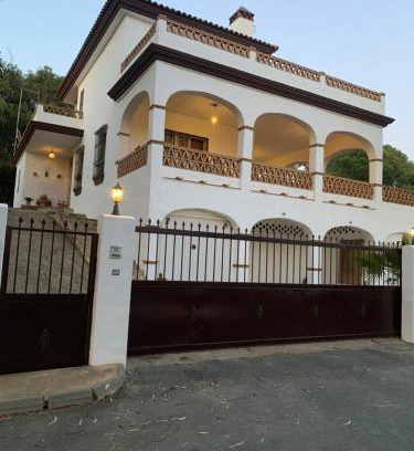 Isla Cristina House | Discover Casa Las Adelfas: Pet-Friendly Retreat with Pool