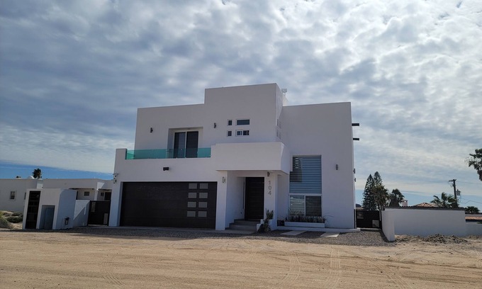 Las Conchas House | Unforgettable Oceanfront Stay at Casa Las Gaviotas