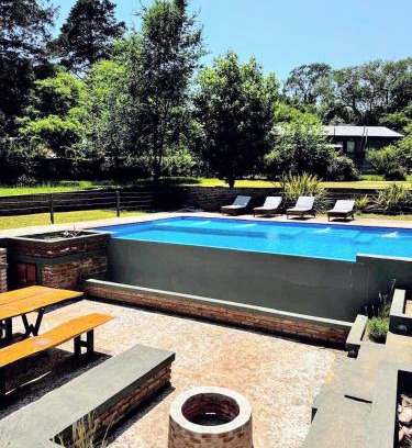 Villa General Belgrano House | Inviting Casa Las Magnolias with Oceanfront Pool & Hot Tub