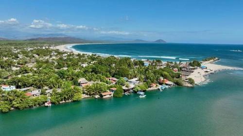 Villa de Tututepec de Melchor Ocampo Hotel | Oceanfront Bliss at Casa Laud Chacahua for Your Family Getaway