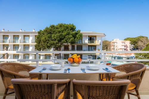 Es Pelats Apartment | Discover Casa Laura: Family-Friendly Retreat with Top Ratings