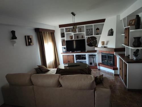 Iznajar House | Family-Friendly Getaway at CASA LAURA - Rated 10/10!