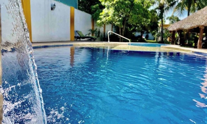 Ruiz House | Casa Leòn: Beautiful Villa with Private Pool, Pet Friendly