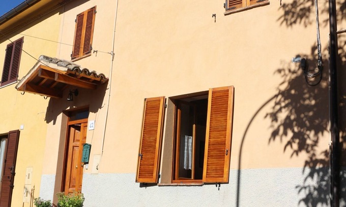 Fabriano House | Casa Lella - Cozy Apartment with Kitchen 3 km from Fabriano