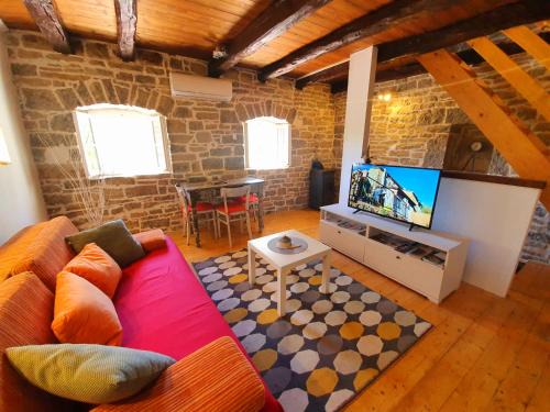 Sveti Bartol House | Discover Casa Leonarda: Authentic Istrian Gem Near Motovun