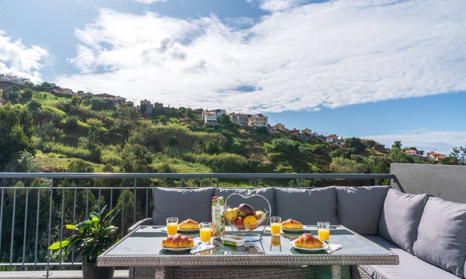 Calheta House | Casa Leonardo: Oceanfront Retreat with Breathtaking Views