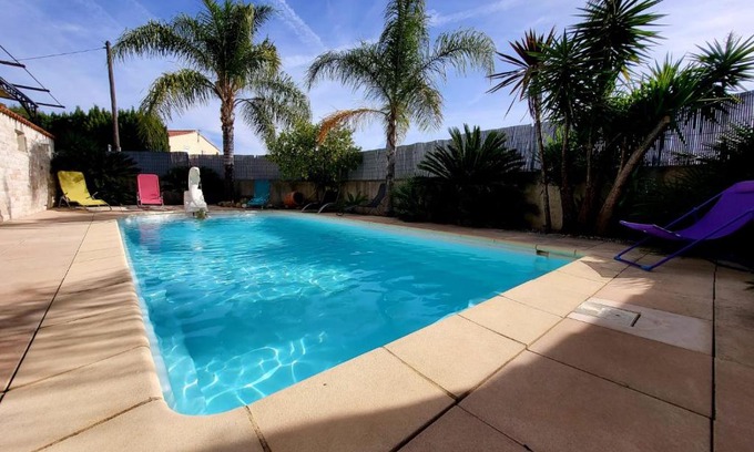 Sollies Pont Apartment | Casa Leone 83: Oceanfront Oasis with Top Guest Ratings