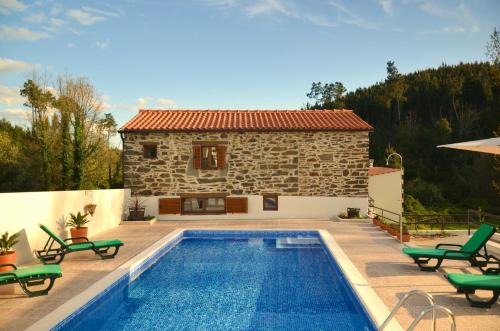 Serta House | Oceanfront Casa Lerryn: Rated 9.6/10 with Pool Access