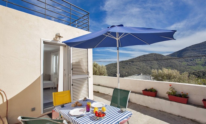 Figarella Apartment | Casa Les Oliviers charming apartment with terrace