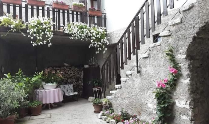 Prabione House | Pet-Friendly Casa Lidia: Enjoy Breakfast and Dining