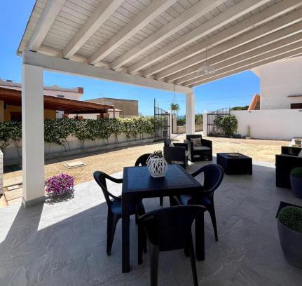 Contrada Fiori Sud House | Beachfront Bliss at Casa Lido Fiori - Rated 9.6/10!