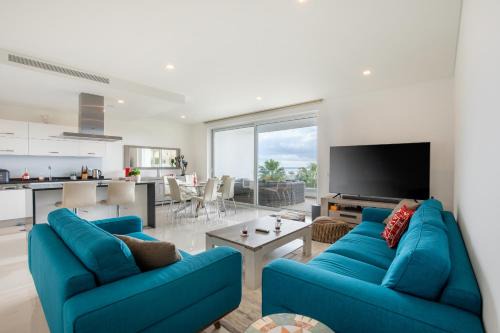 Porto de Mos Apartment | Casa Lilou - Oceanfront Apartment with Pool & Hot Tub