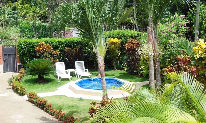 La Ceiba Apartment | Chic Casa Lily & Coco Studio with Ocean View & Pool