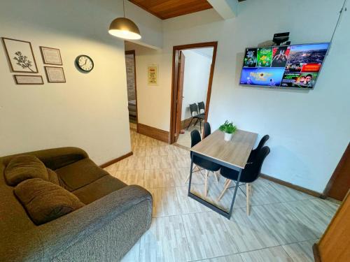 Maringa House | Inviting Casa da Lilyan: Family-Friendly with Pool Access