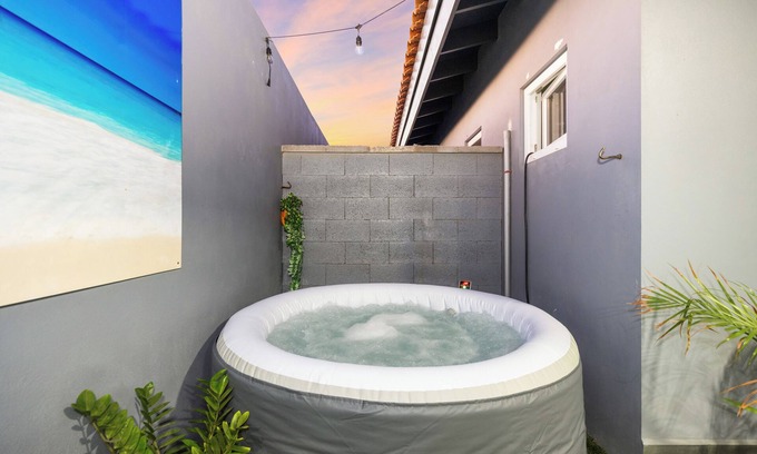 Boegoeroei House | Charming 2-Bedroom Home with Ocean View in Noord