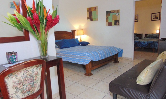 Pavas Bed & Breakfast | Casa Lima B&B Family Suites: Comfortable Getaway with Breakfast
