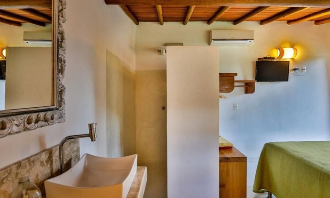 Arraial d'Ajuda House | Casa Linda: Relax by the Pool in a Family-Friendly Retreat