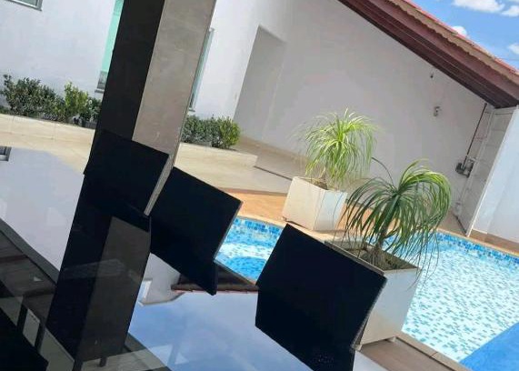 Papillon Park - Complemento House | Cozy Casa: Pet-Friendly Retreat with Pool for Families