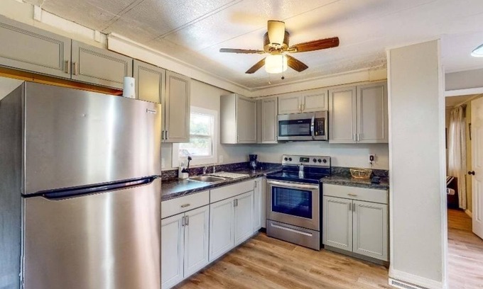 Summerfield House | Casa Linda: Natural Country Retreat for Families & Pets