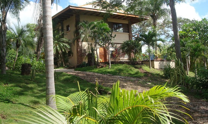 Playa Grande House | Casa Linda Vista: Oceanfront Retreat Walk to Beach