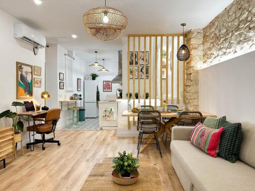 Campoamor Apartment | Casa Llorca: Tradition and Style Steps from the Center