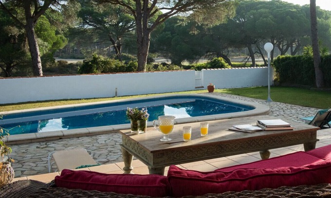 Cabo Roche Villa | Casa Lola: Beachside Retreat with Spa and Pool Access