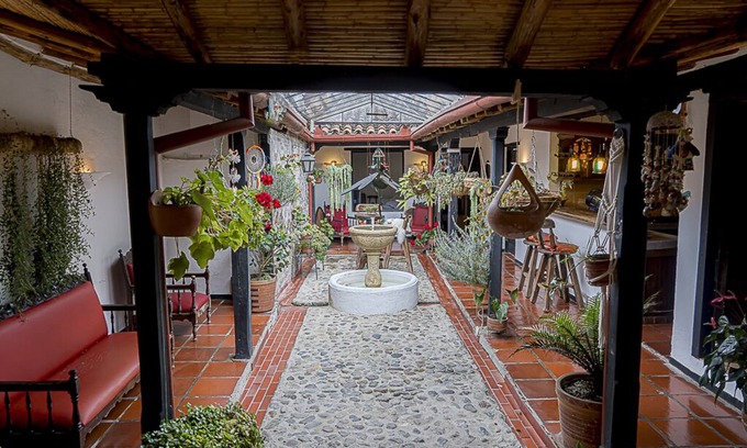 Pamplona House | Family-Friendly Retreat at Casa Lolita with Spa & Pets Welcome