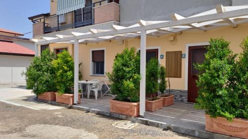 Crotone House | Explore Casa Lombardo: Pet and Child-Friendly Retreat