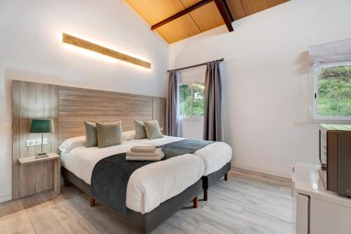 Tegueste Apartment | Relax at Casa Lomo El Aire Flamboyan with Pool Access