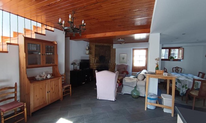 Isuerre House | Stay at Casa Lorente en Isuerre - Highly Rated & Pet Friendly