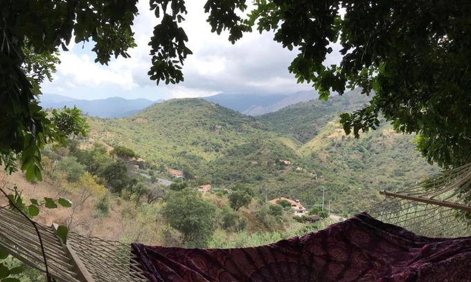 Pollina Apartment | Casa Lorenzino: Nature Retreat with Kitchen & Breakfast