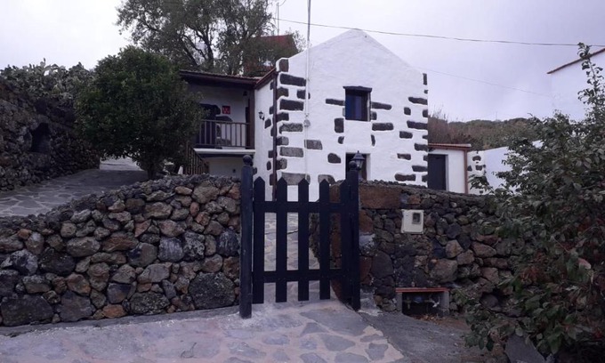 Isora House | Family-Friendly Retreat at Casa Los Almendros: Guest Rated 8/10