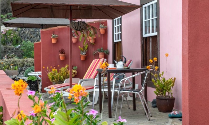 Fuencaliente de la Palma House | Family-Friendly Escape at CASA LOS TAJINASTES - Rated 9.6