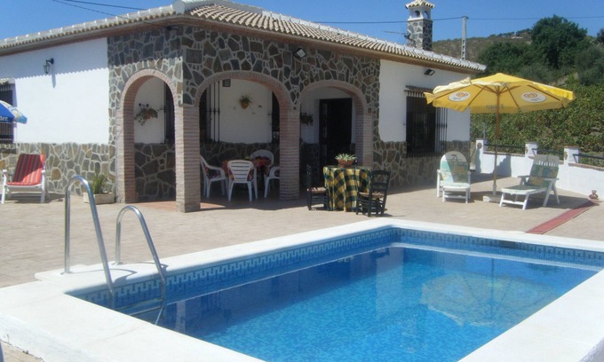 Sedella House | Casa Los Luceros: Family-Friendly Retreat with Spa & Pool