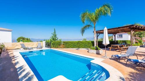Canillas de Aceituno House | Relax at Casa Los Naranjos with Pool & Family-Friendly Amenities