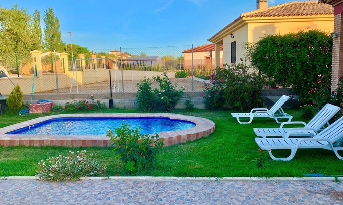 Alcaracejos Cottage | Inviting Casa Los Rosales with Pool & Ocean View for 5