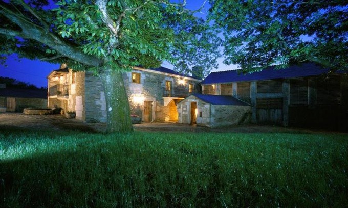 As Restrebas House | Exceptional Casa Lourán: Wheelchair Accessible & Family Friendly
