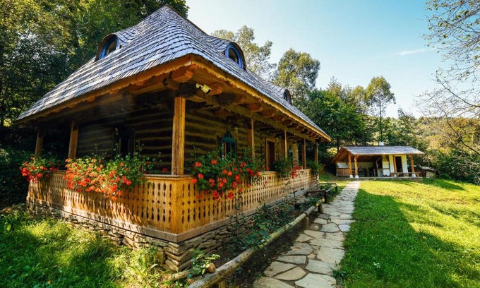 Viseu de Sus House | Pet-Friendly Casa lu' Ion: Guest Rated 9.7/10 Stay Awaits