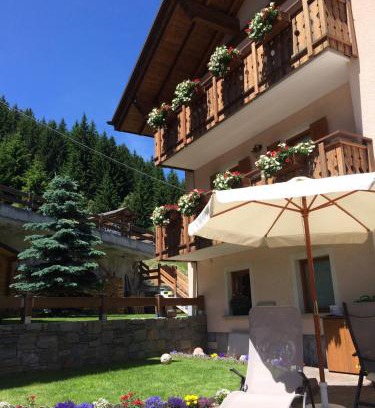 San Carlo Apartment | Casa Lucia: Guest Rated 9.8 with Family-Friendly Amenities