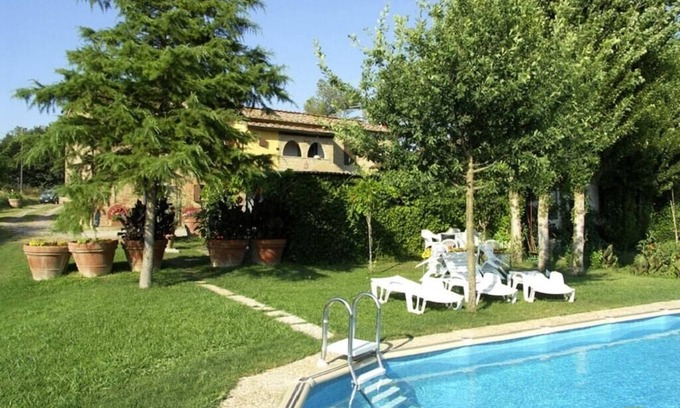Monteroni d'Arbia Villa | Discover Casa Lugina: Family-Friendly with Pet Perks