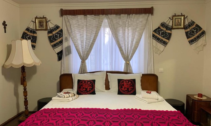 Mihalt House | Highly Rated CASA LUI MOȘU with Oceanfront Dining