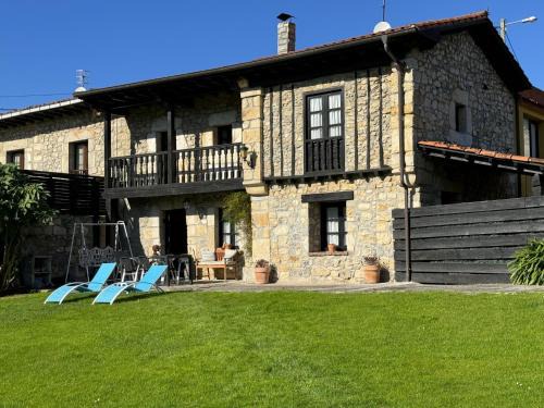 Pendueles House | Pet-Friendly Retreat at Casa Lula 1 in Pendueles, LLanes