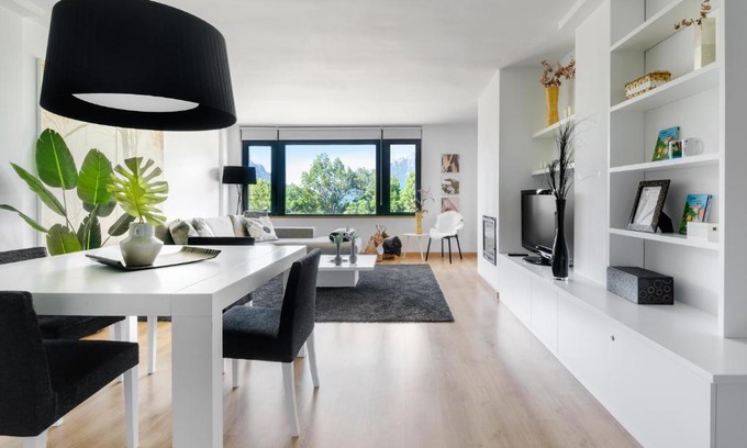 Panticosa Apartment | Discover Casa LUNA: Oceanfront Oasis with Top Amenities